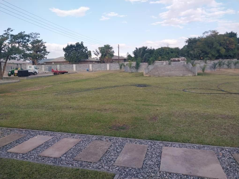 Emmrose Apartments Chingola Luaran gambar
